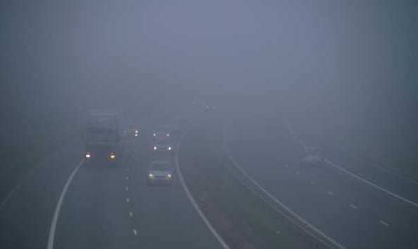 http://safedrivergr.files.wordpress.com/2009/11/road-in-the-fog_11.jpg